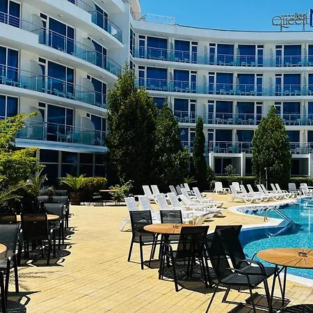 Queen Nelly プリモルスコ