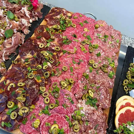 Queen Nelly ホテル プリモルスコ