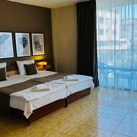 酒店 Queen Nelly 4*